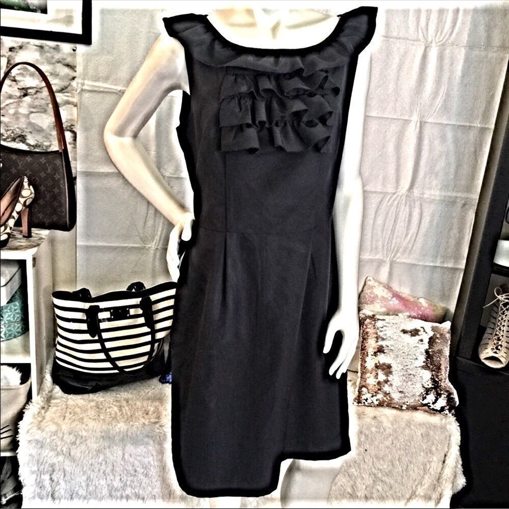 Banana Republic sexy Black Ruffle Bib Dress! 👠‎